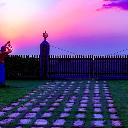 Calypso Sunset Hotel Iranawila Buitenkant foto