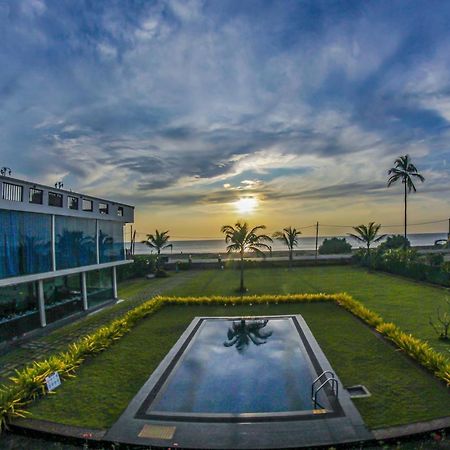 Calypso Sunset Hotel Iranawila Buitenkant foto