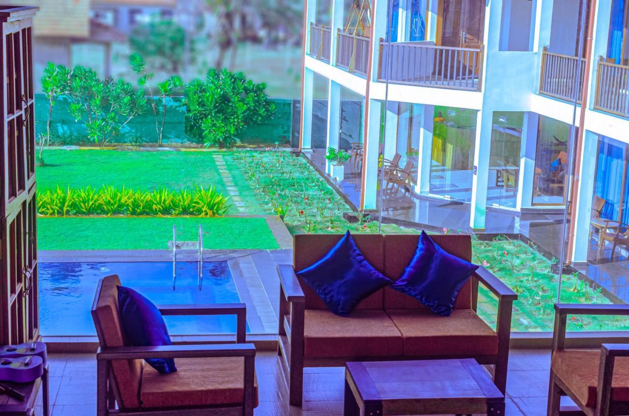Calypso Sunset Hotel Iranawila Buitenkant foto