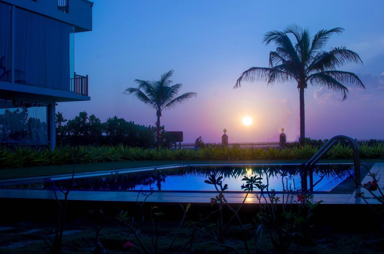 Calypso Sunset Hotel Iranawila Buitenkant foto