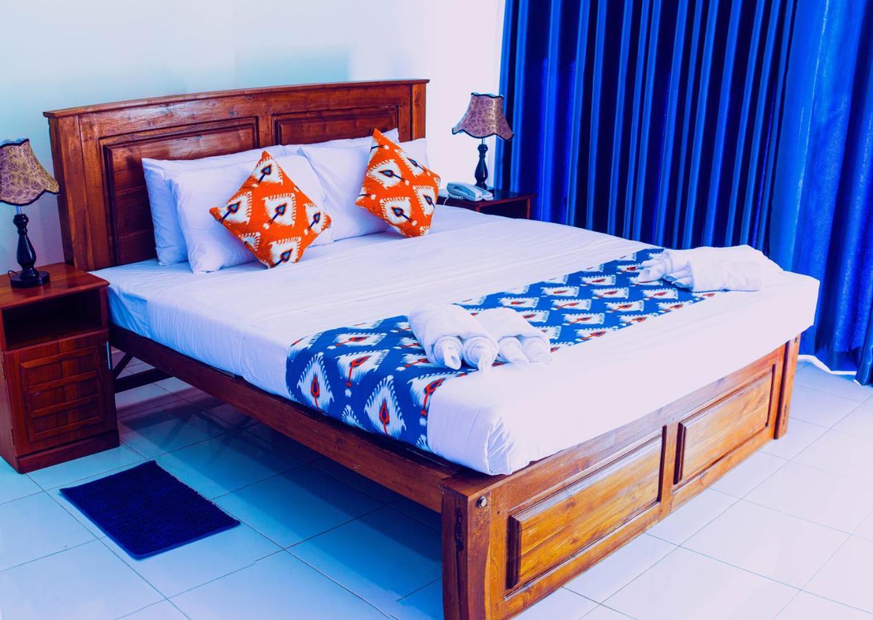 Calypso Sunset Hotel Iranawila Buitenkant foto