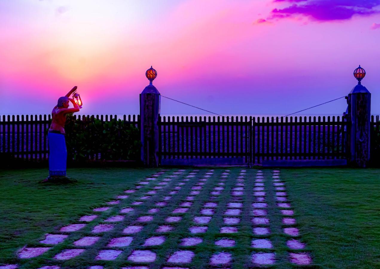 Calypso Sunset Hotel Iranawila Buitenkant foto