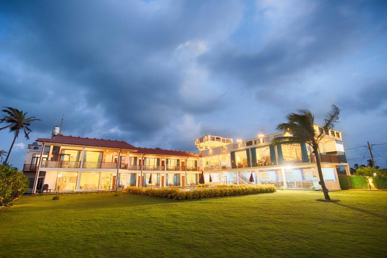 Calypso Sunset Hotel Iranawila Buitenkant foto
