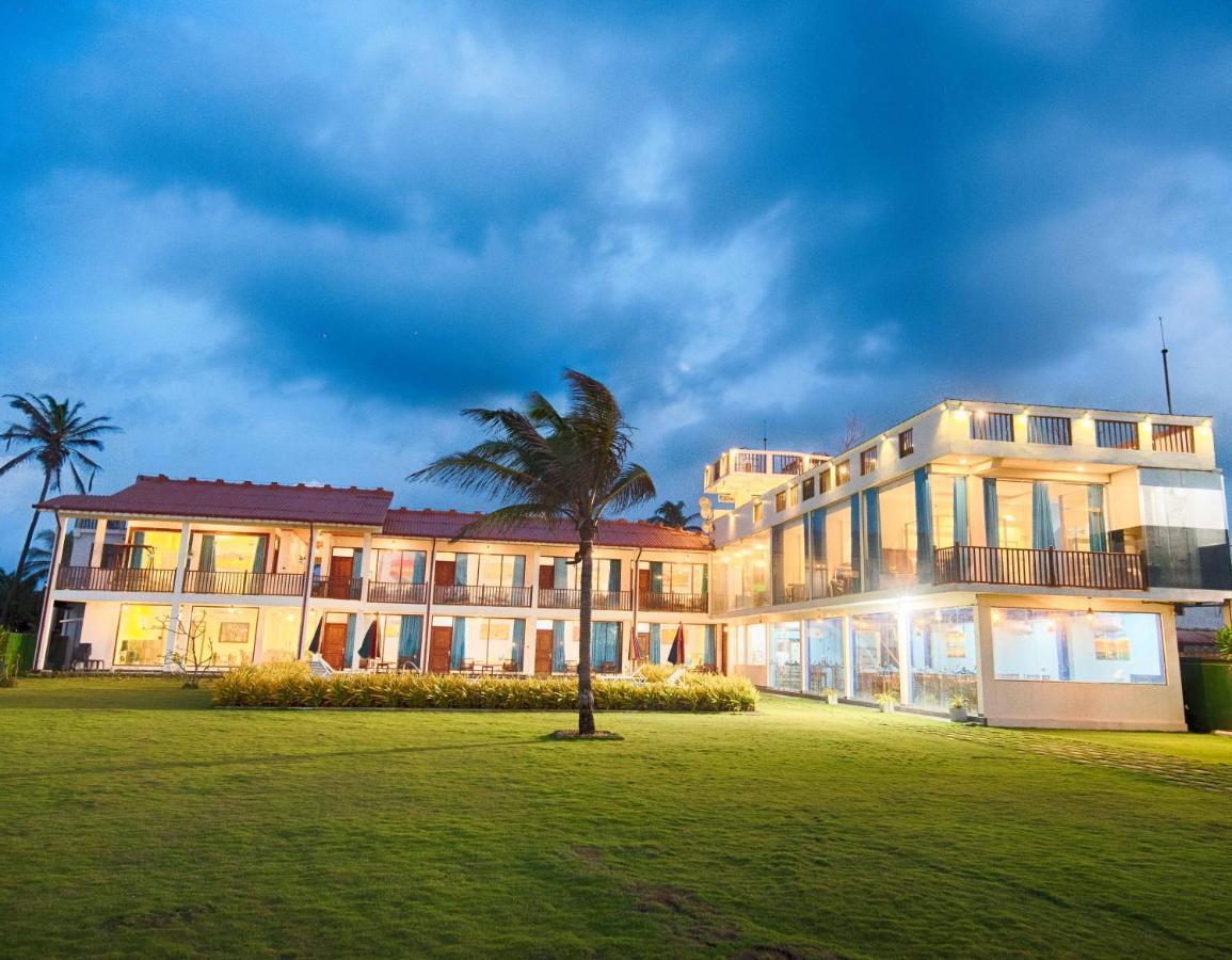 Calypso Sunset Hotel Iranawila Buitenkant foto