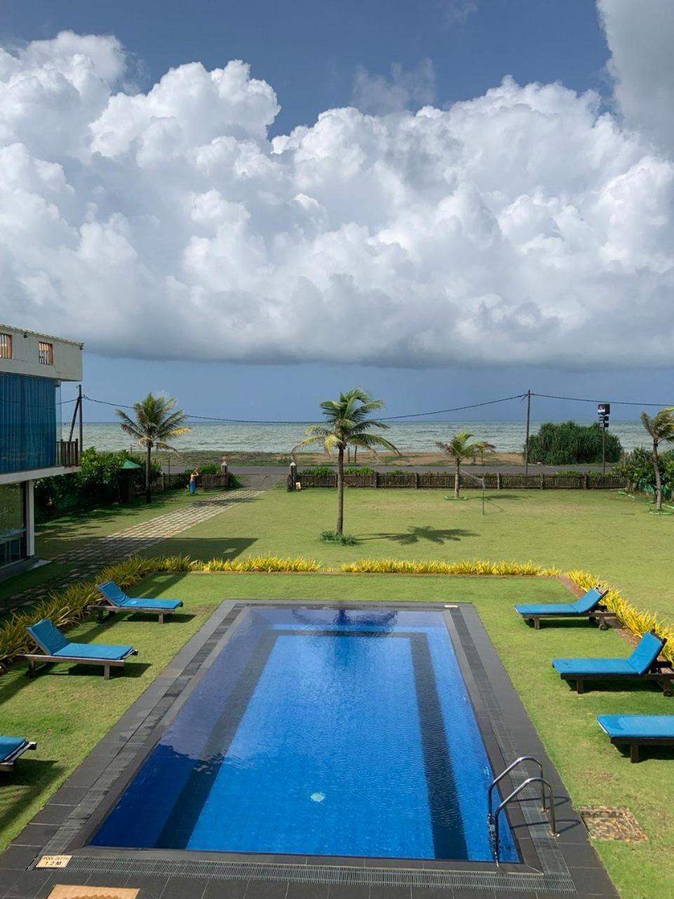 Calypso Sunset Hotel Iranawila Buitenkant foto