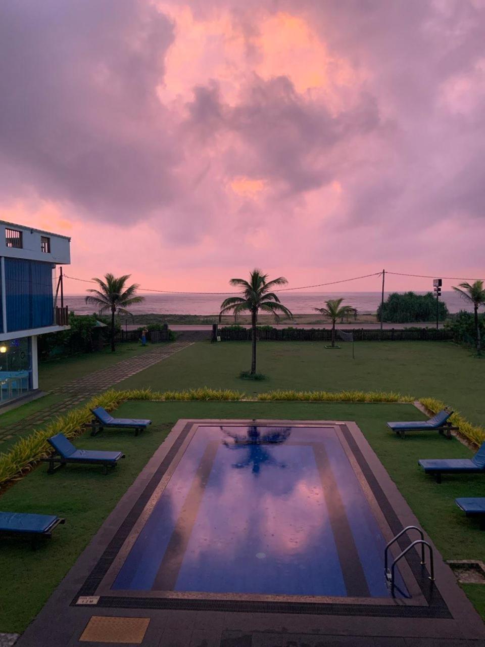 Calypso Sunset Hotel Iranawila Buitenkant foto